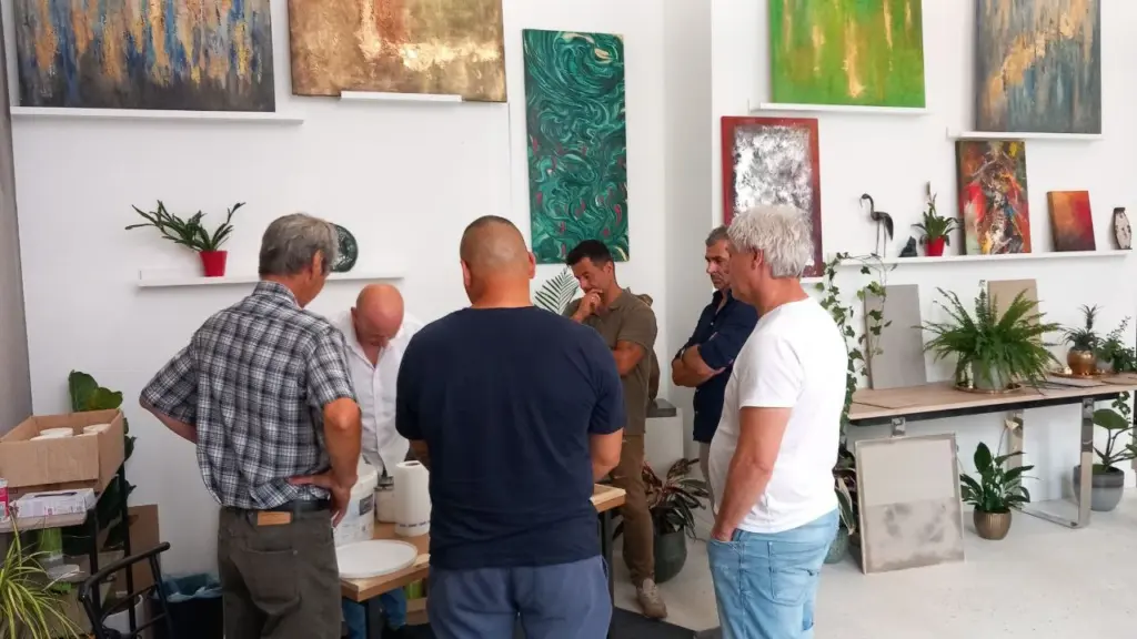 kis csoportos epoxy műgyanta padló készítés tanfolyam